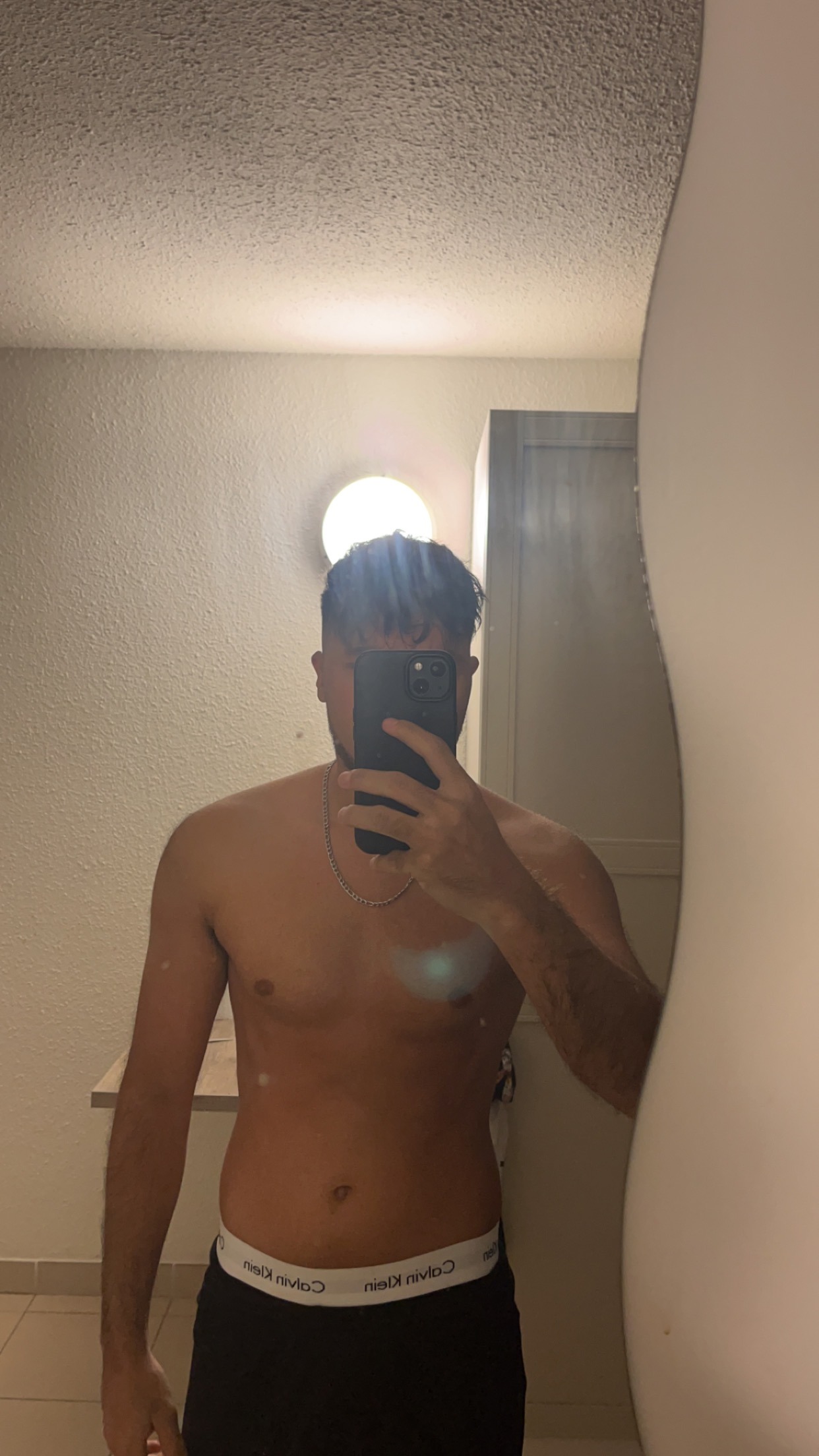 Perfil de Nadim, 24 años, escort gay en Almaluez