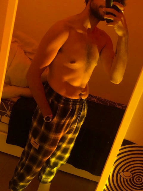 Perfil de Alvine, 24 años, escort gay en Artzentales