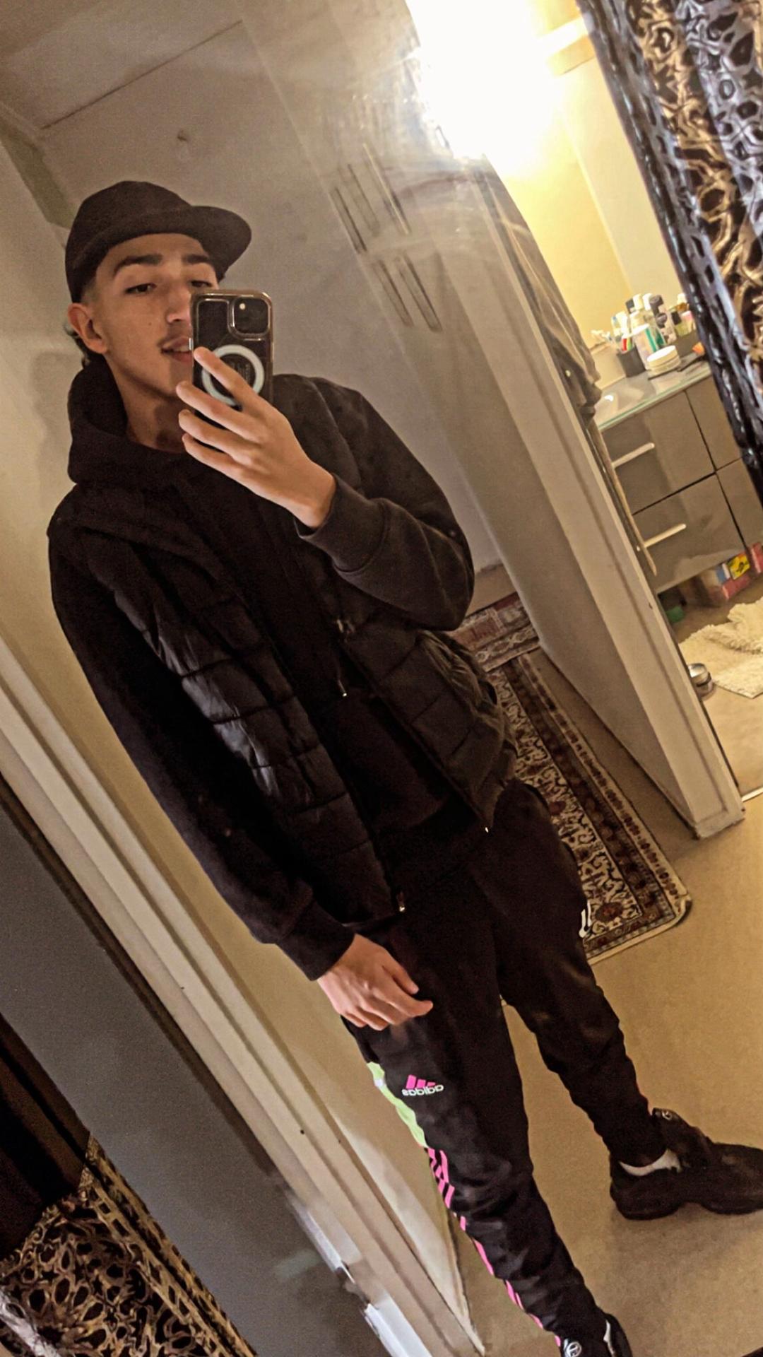 Perfil de Lyvio, 19 años, escort gay en Lemoiz