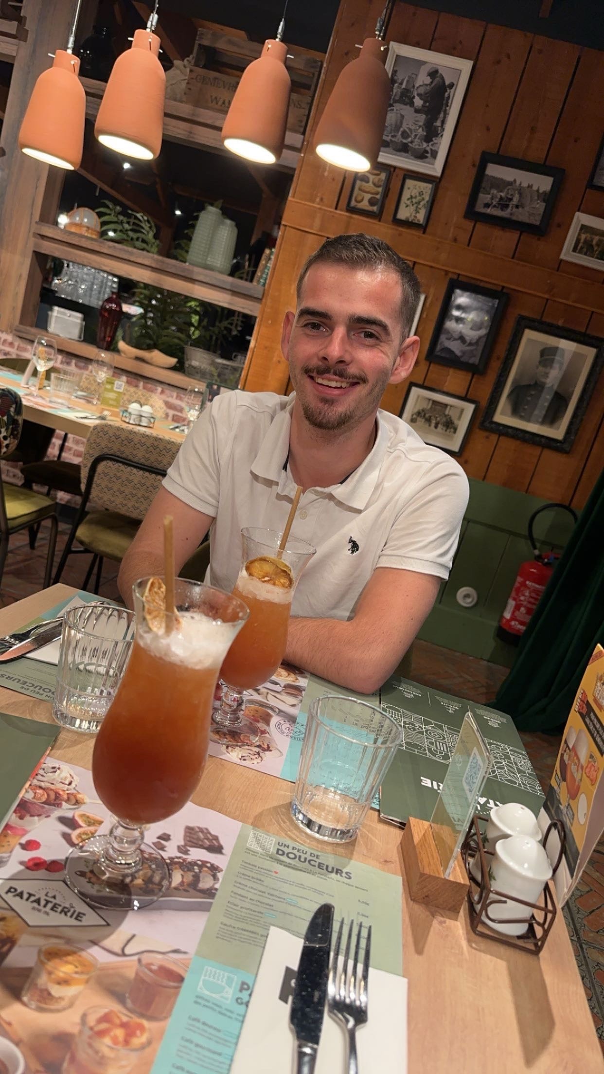 Perfil de Helios, 23 años, escort gay en Barrachina