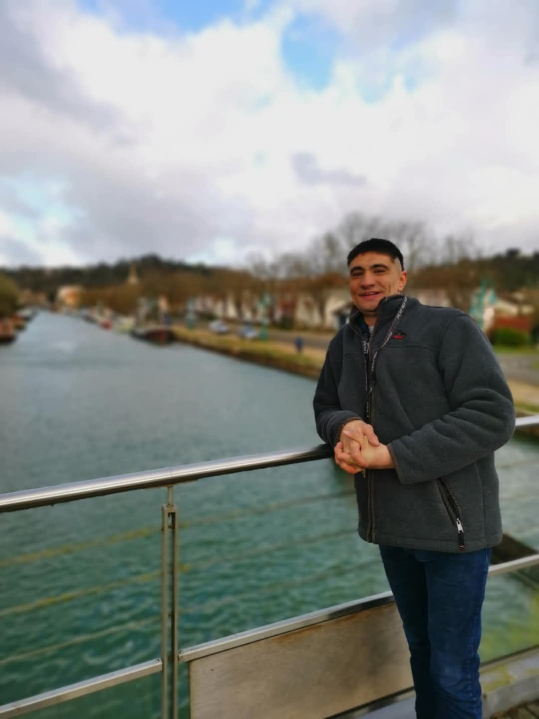 Perfil de Muhammed-emin, 35 años, escort gay en Aldeamayor de San Martín