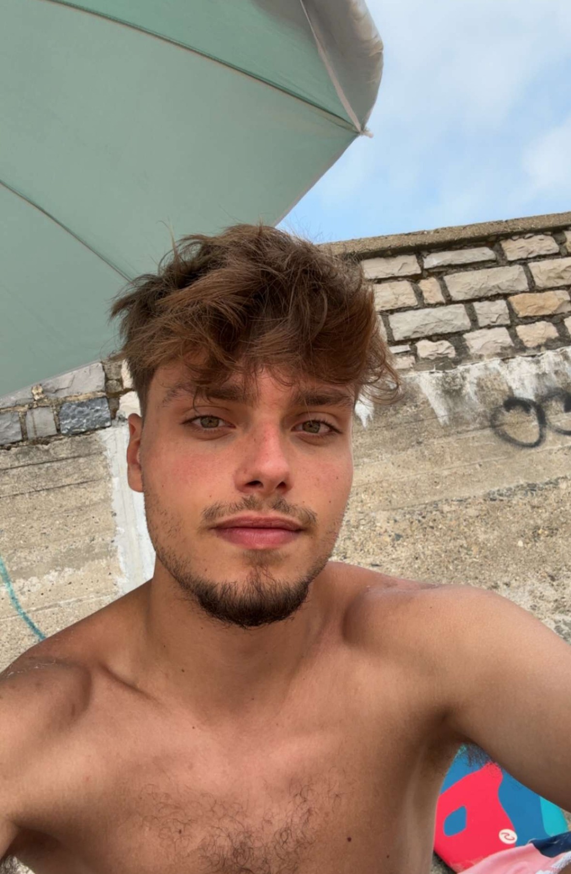 Perfil de Emery, 20 años, escort gay en Almazul