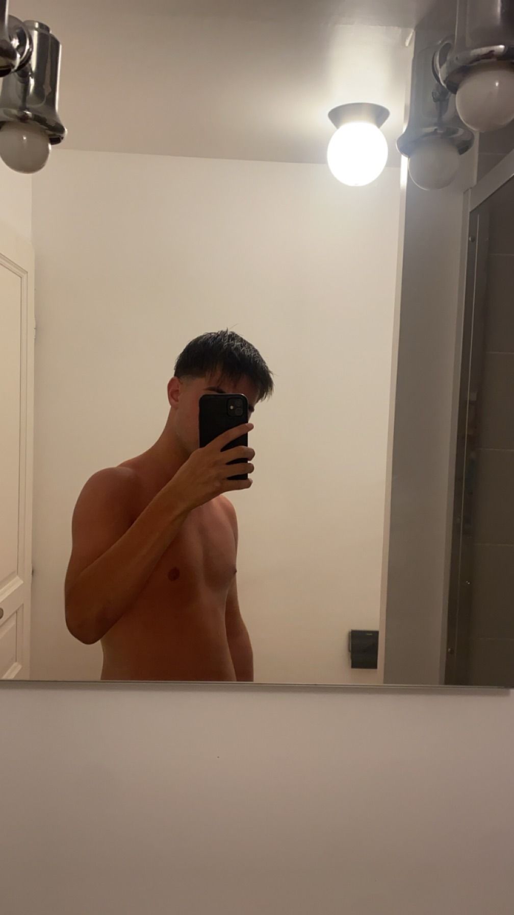 Perfil de Vinicio, 19 años, escort gay en València