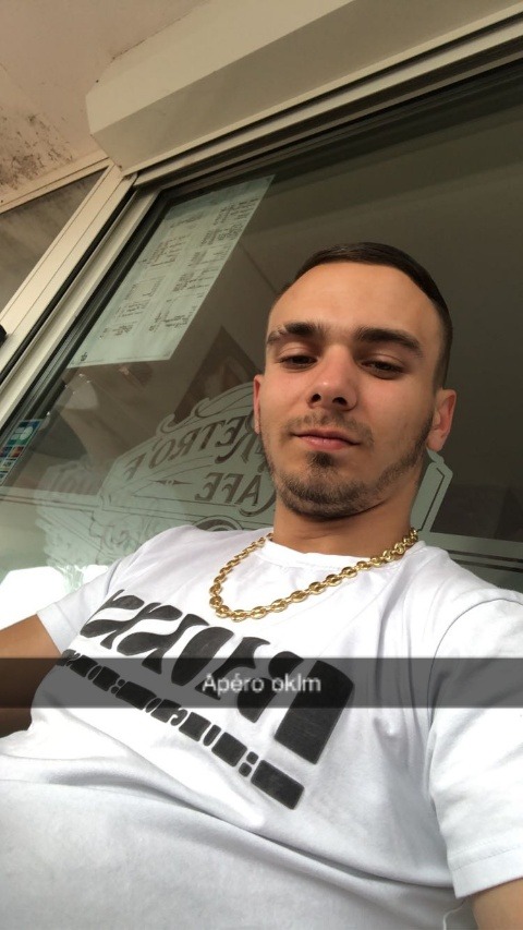 Perfil de Constant, 26 años, escort gay en Buberos