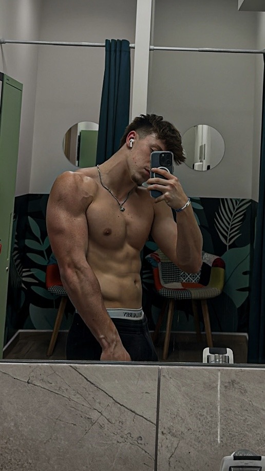 Perfil de Ralph, 19 años, escort gay en Buberos