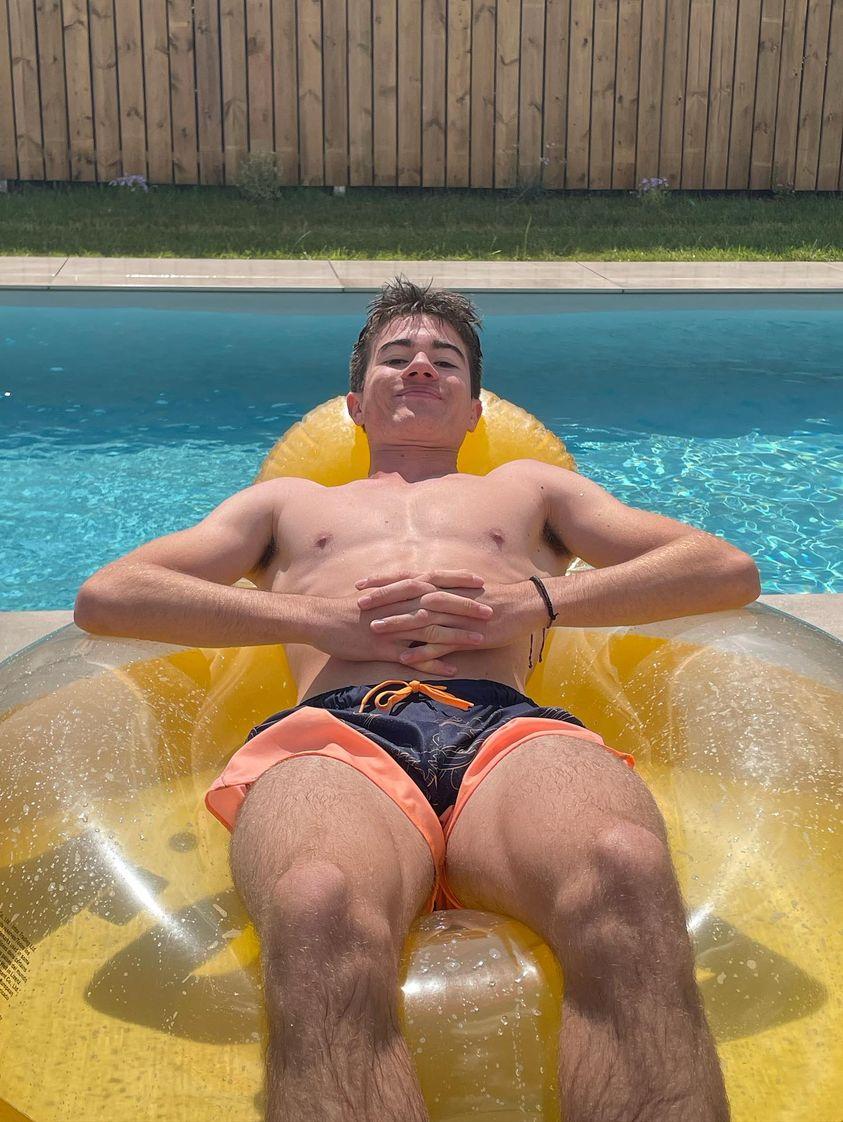 Perfil de Donovann, 21 años, escort gay en Asín