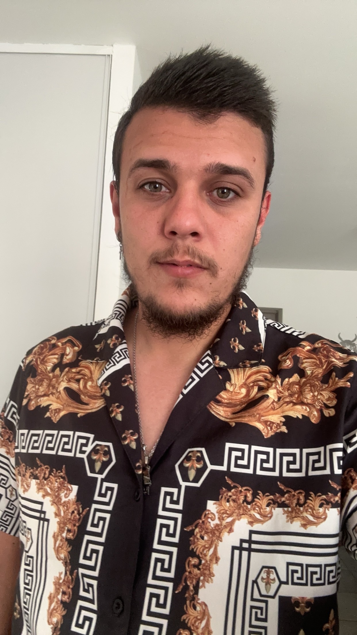 Perfil de Jeevan, 28 años, escort gay en Castellnovo