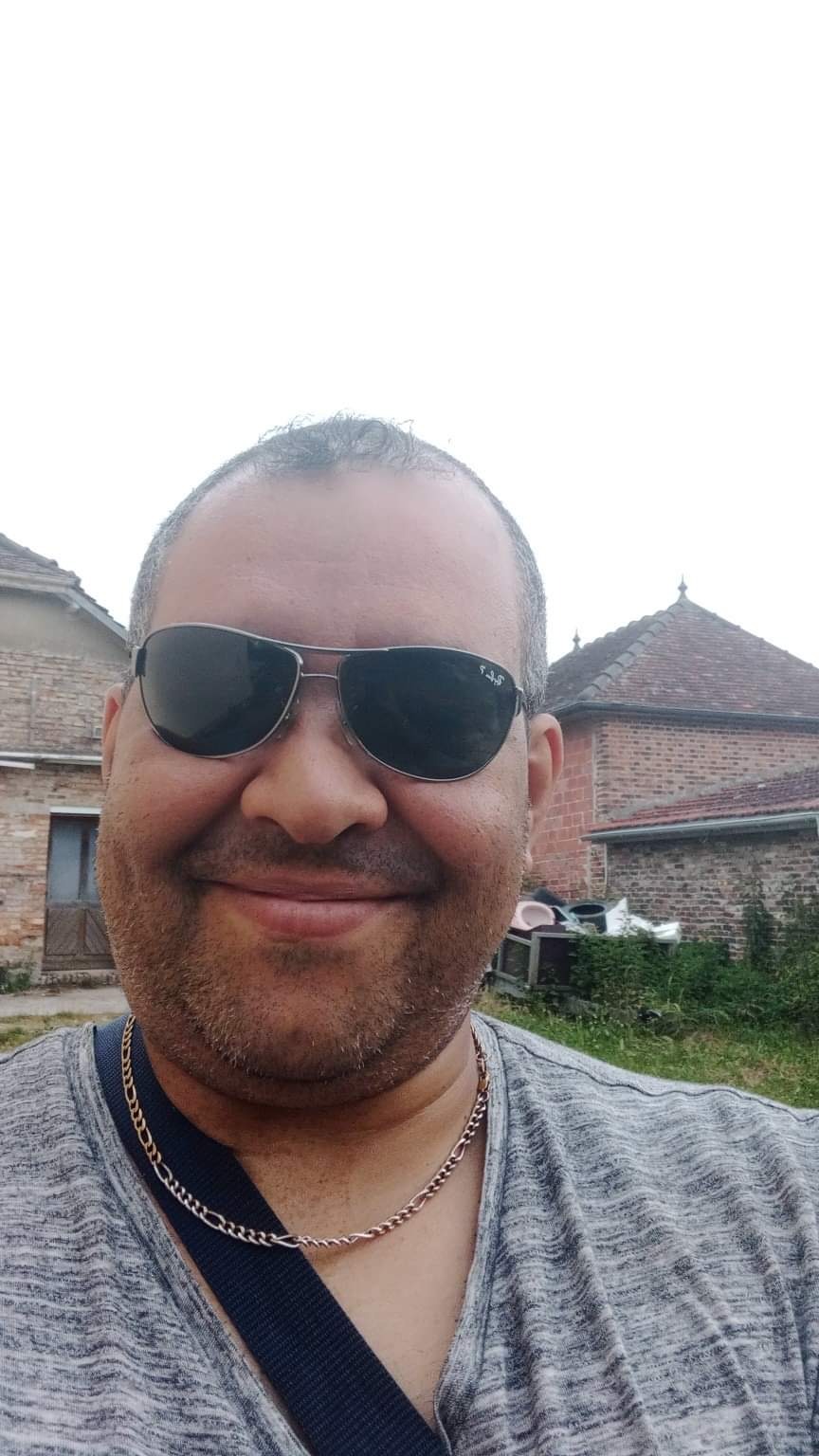 Perfil de Saint-cyr, 50 años, escort gay en Añe