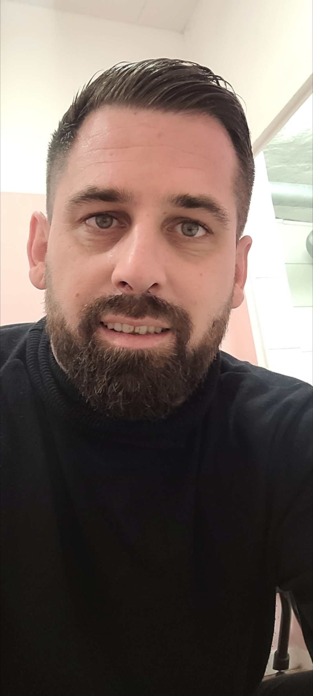 Perfil de Luka, 37 años, escort gay en Añe