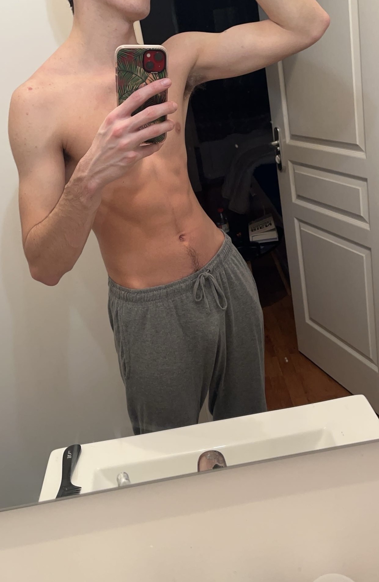 Perfil de Ayron, 24 años, escort gay en Aldehorno
