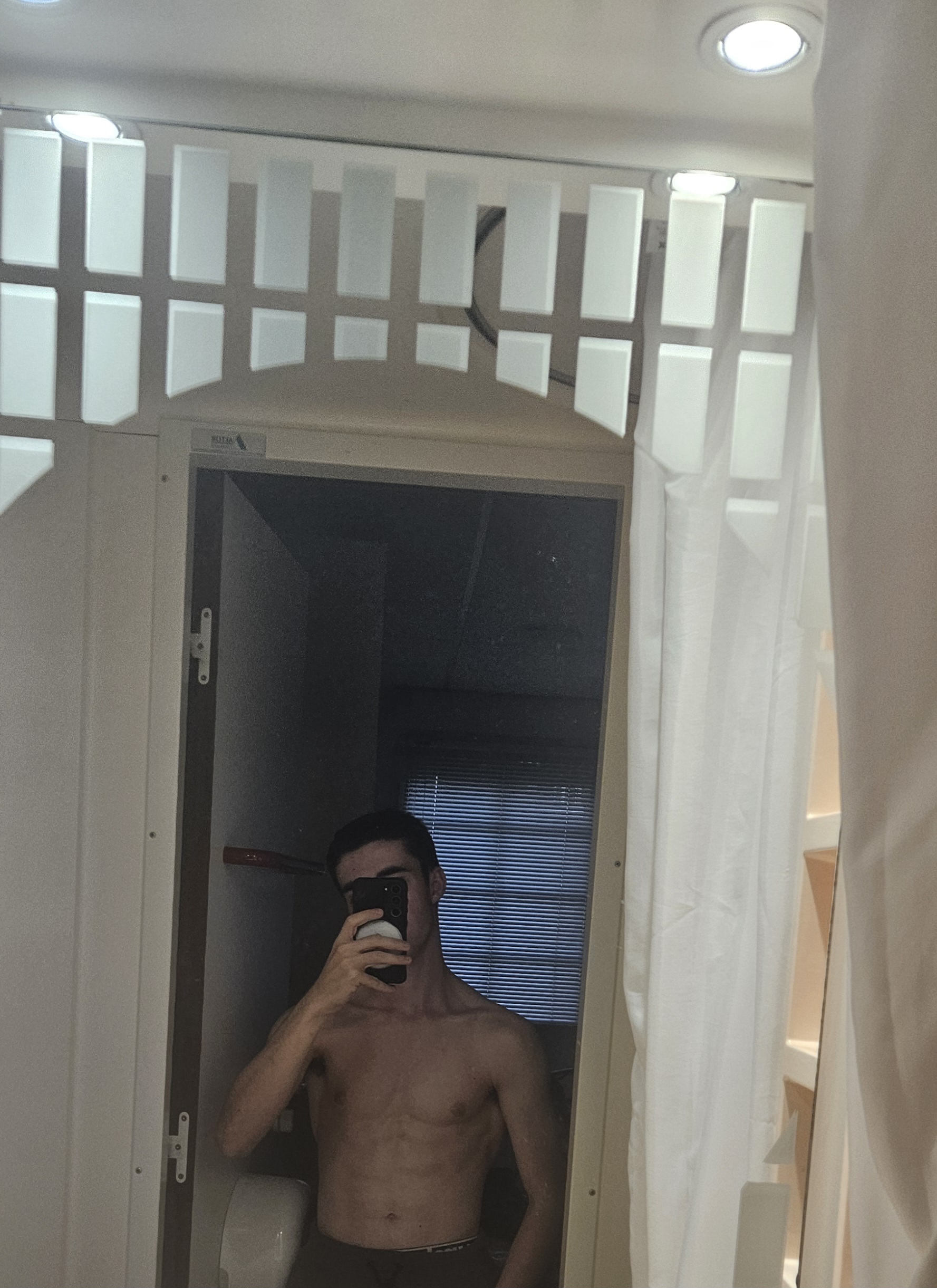 Perfil de Ayane, 21 años, escort gay en València