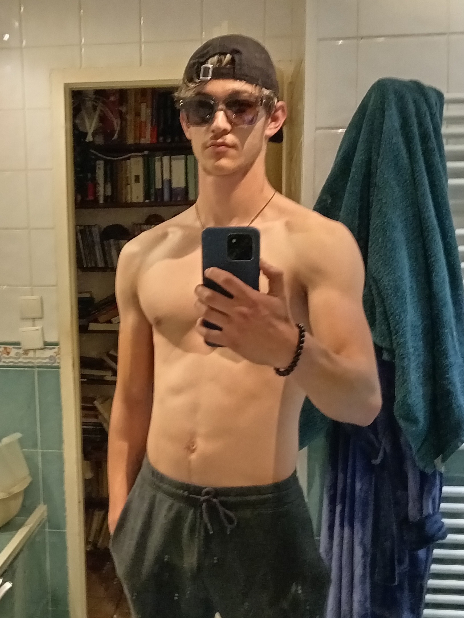 Perfil de Demba, 20 años, escort gay en Botarell