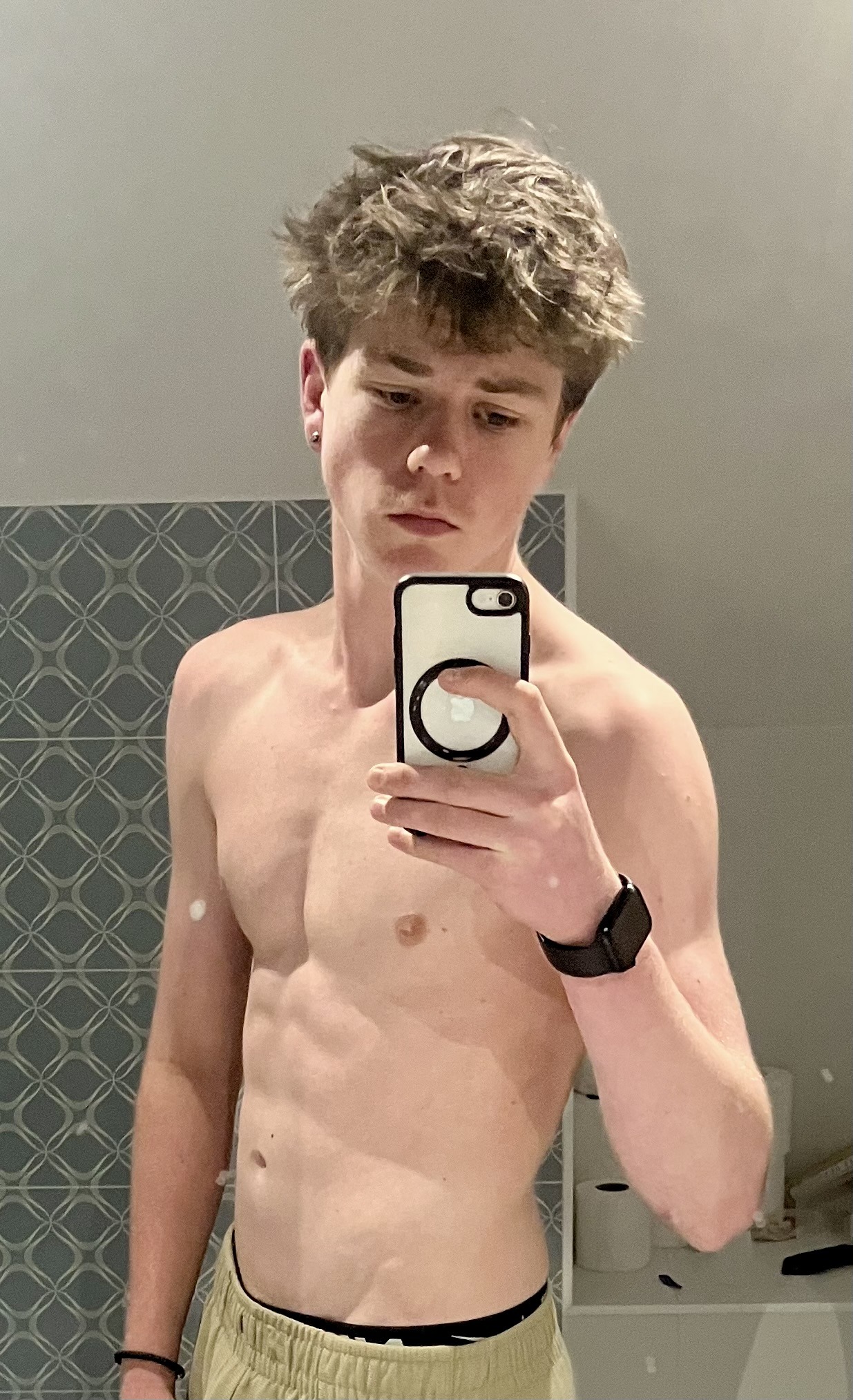 Perfil de Eliaz, 19 años, escort gay en Bercimuel